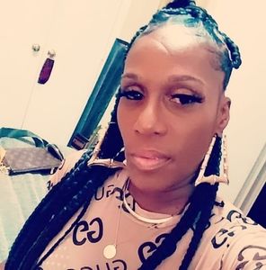 Meet your Posher, Layla